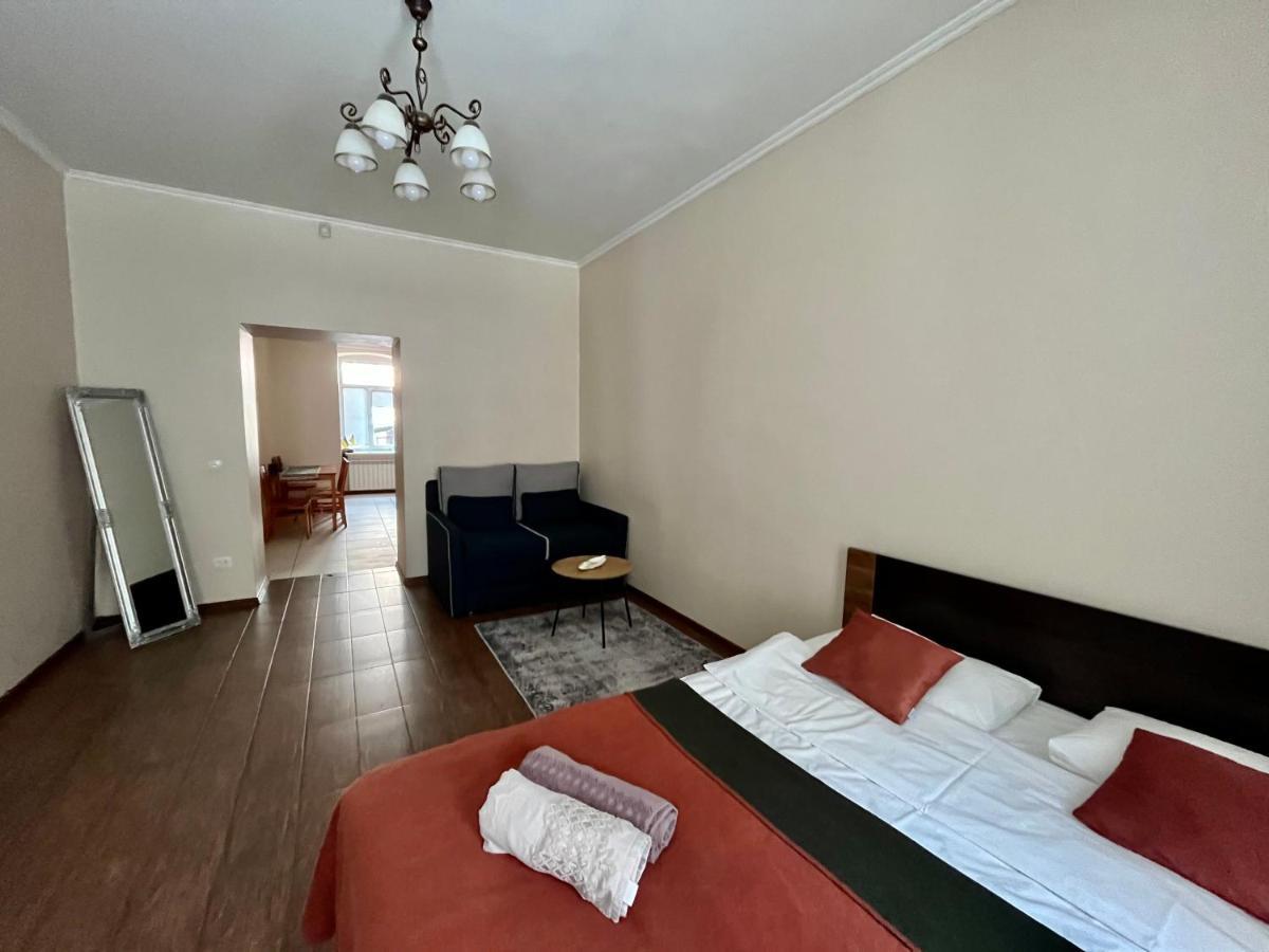 Old City Apartment With Parking إلفيف المظهر الخارجي الصورة